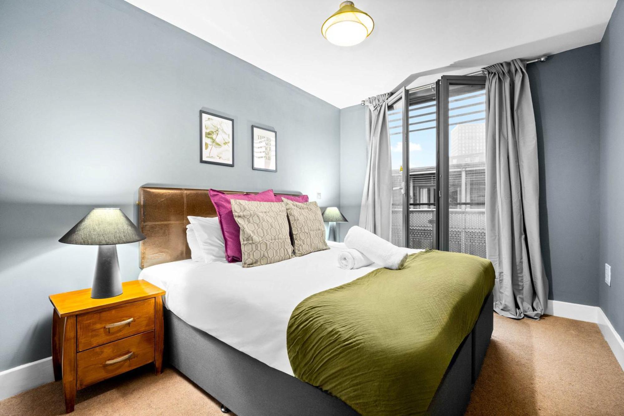 Apartment 2-bedroom In Heart Of The - China Town - Balcony - Secure Parking Included 48a *